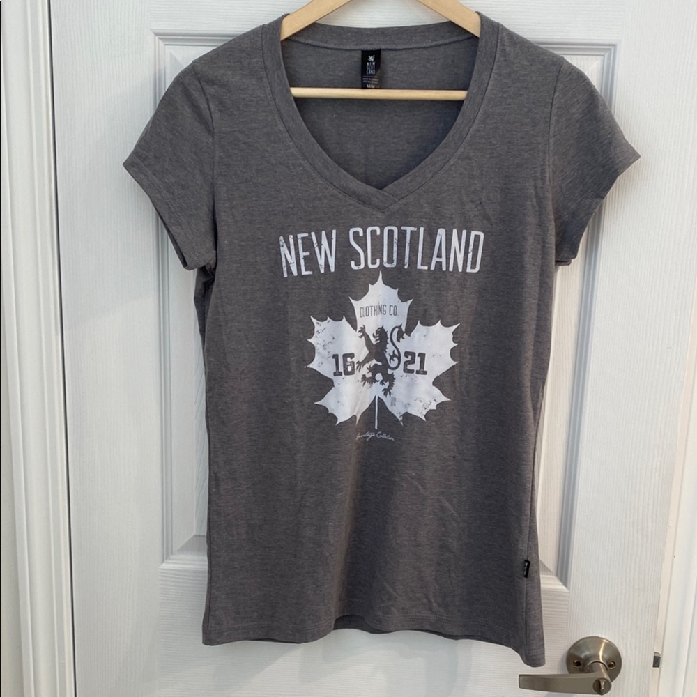 Women's Gray New Scotland Graphic T-Shirt size Medium
